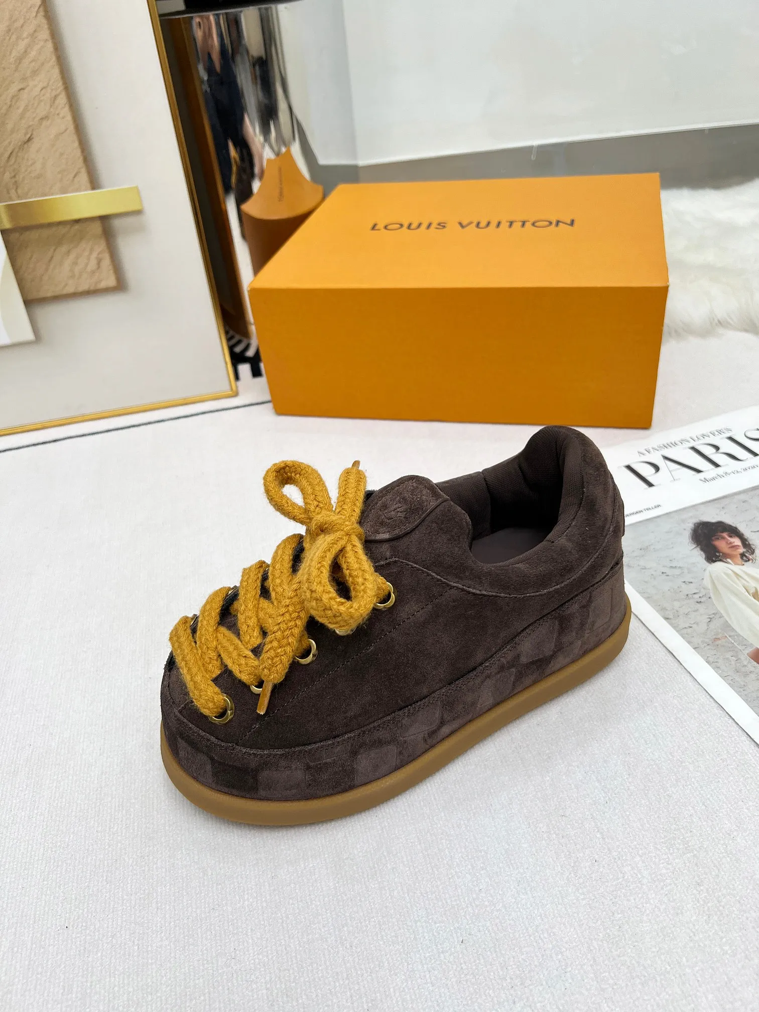 👟👟Ex-factory price 660👟👟 louis vuitton (Louis Vuitton/lv)🔍Autumn and winter~Ugly little chubby, new shoe style YETI🔥🔥🔥🔥 Super street-style bread shoes are here! ! ! Chubby is so cute~💞 What a great tool for showing off slim legs! The inner height is increased by 5 cm, the legs are longer and thinner, and the beef tendon bottom is super comfortable, suitable for couples 💞💞💞💞 Fabric: imported high mercerized ox velvet embossed craftsmanship Number of yards: 35-45 yards (46🉑custom-made, non-returnable)